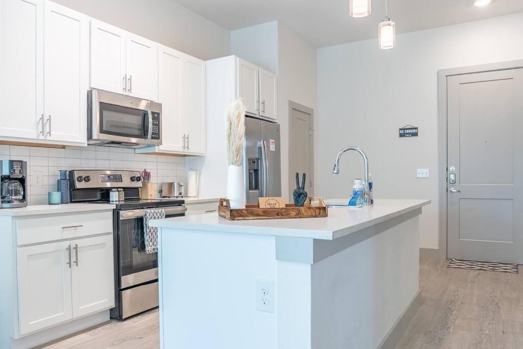 Beautiful Riverwalk Apt With Full Amenities, King Bed & Free Parking San Antonio Extérieur photo