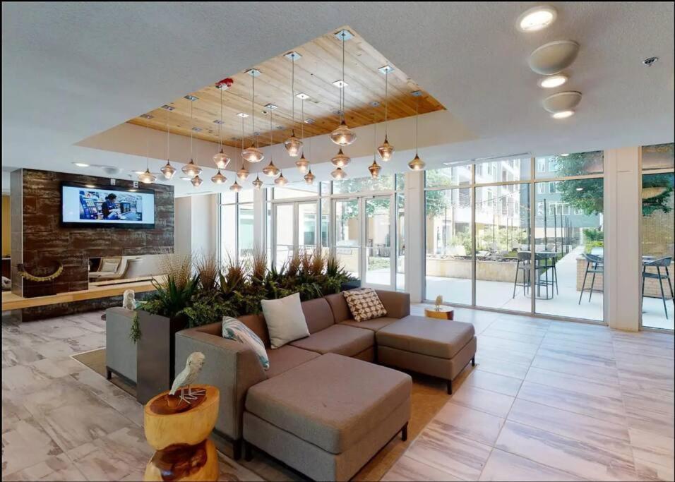 Beautiful Riverwalk Apt With Full Amenities, King Bed & Free Parking San Antonio Extérieur photo