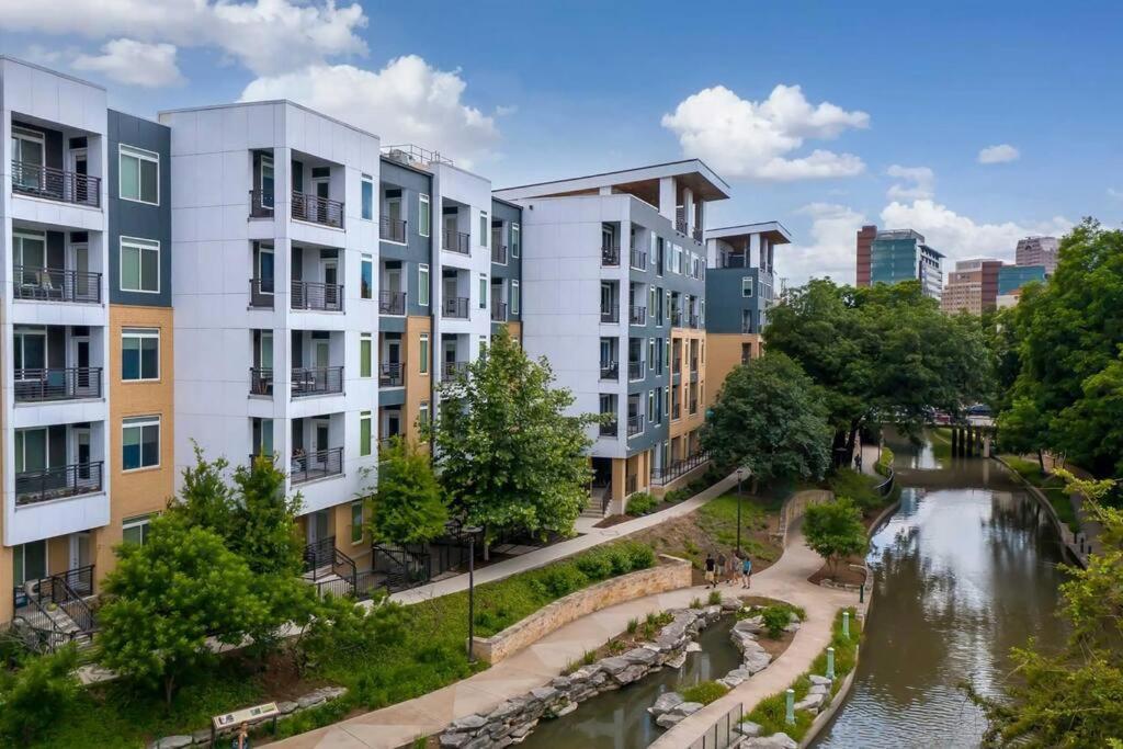 Beautiful Riverwalk Apt With Full Amenities, King Bed & Free Parking San Antonio Extérieur photo